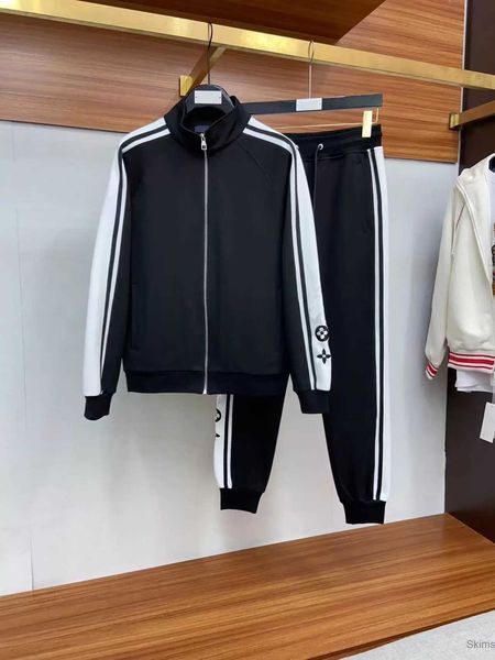autumn and winter black tracksuits fashion contrast color embroidery design men luxury tracksuit highquality cotton material designer, Gray
autumn and winter black tracksuits fashion contrast color embroidery design men luxury tracksuit highquality cotton material designer, Gray