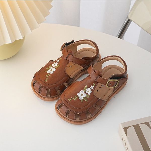 sneakers girls leather princess sandals summer retro barefoot embroidered flowers half sandals 230213, Black;red
sneakers girls leather princess sandals summer retro barefoot embroidered flowers half sandals 230213, Black;red