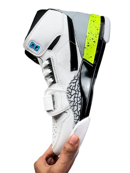2023 releasing basketball shoes jumpman legacy 312 command force volt white black volt vivid blue wolf grey men women outdoor sports shoes
2023 releasing basketball shoes jumpman legacy 312 command force volt white black volt vivid blue wolf grey men women outdoor sports shoes