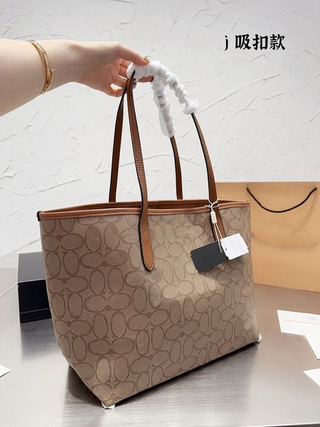 fashion quality women's dinner bag designer luxury leather canvas shopping bag round letter flower pattern one shoulder size 30-33-19cm
fashion quality women's dinner bag designer luxury leather canvas shopping bag round letter flower pattern one shoulder size 30-33-19cm