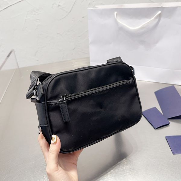 2023 designer men canvas shoulder bags with elling wallet women crossbody nylon bag hobo tote handbags purses aaaaa
2023 designer men canvas shoulder bags with elling wallet women crossbody nylon bag hobo tote handbags purses aaaaa
