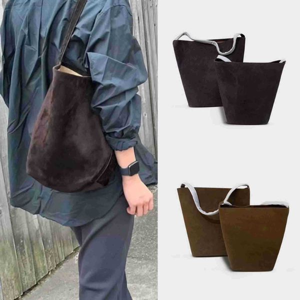 the row designer bags leather bag bucket suede single shoulder large capacity tote cowhide simple commuterclassic tote bag
the row designer bags leather bag bucket suede single shoulder large capacity tote cowhide simple commuterclassic tote bag