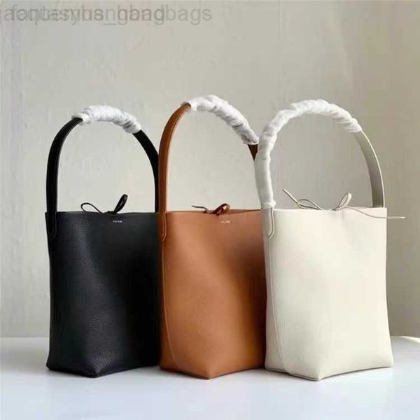 the row designer bags leather evening bags cosmetic bags cases shopping totes niche high-level feeling large capacity commuter tote bag onec
the row designer bags leather evening bags cosmetic bags cases shopping totes niche high-level feeling large capacity commuter tote bag onec