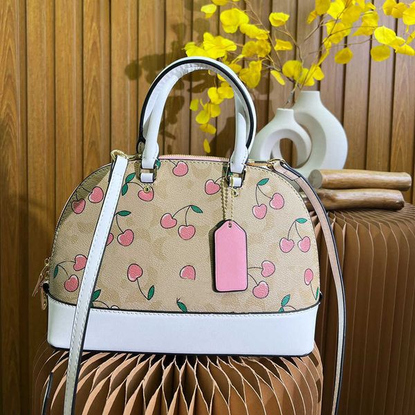 new luxurys designer bag c-letter shoulder bags pink cherry print shell bag women leather purse handbag womens fashion crossbody bags classi
new luxurys designer bag c-letter shoulder bags pink cherry print shell bag women leather purse handbag womens fashion crossbody bags classi