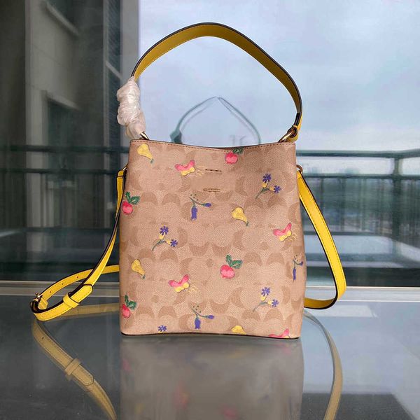 new totes print designer bag c-letter tote bag womens luxurys handbag leather bucket bags casual purse pink butterfly shoulder bags female w
new totes print designer bag c-letter tote bag womens luxurys handbag leather bucket bags casual purse pink butterfly shoulder bags female w