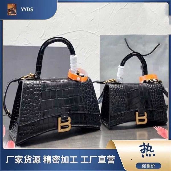 in the of 2022 b's hourglass bag calf leather crossbody one shoulder portable style fashion high-class
in the of 2022 b's hourglass bag calf leather crossbody one shoulder portable style fashion high-class