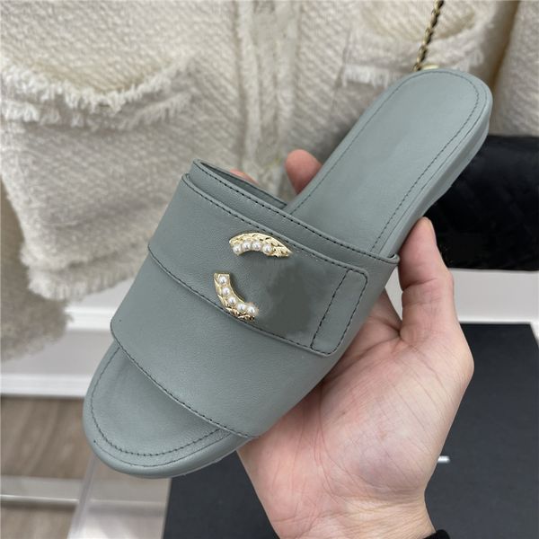 fashion slippers 2023 luxury design summer channel men and women flat shoes thick sole leather rubber letter logo casual cartoon slippers 04, Black
fashion slippers 2023 luxury design summer channel men and women flat shoes thick sole leather rubber letter logo casual cartoon slippers 04, Black