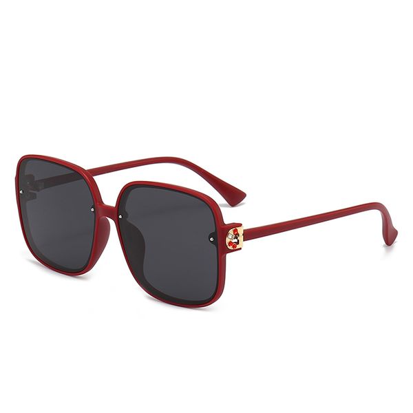fashion designer 608 sunglasses man woman frame studio luxury sun glasses rectangle goggle adumbral 4 color full frame optional quality, White;black
fashion designer 608 sunglasses man woman frame studio luxury sun glasses rectangle goggle adumbral 4 color full frame optional quality, White;black