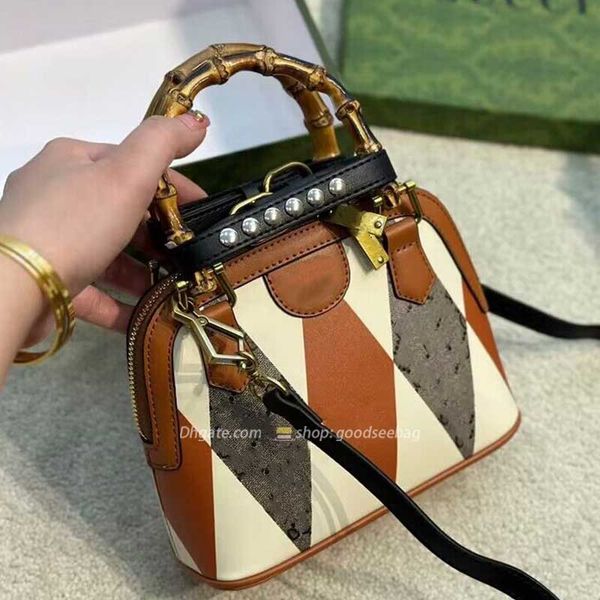 good see shell bamboo bag fashion designe tote drawstring underarm bucket bags fashion designer lady tote handbag women cross body handbag l
good see shell bamboo bag fashion designe tote drawstring underarm bucket bags fashion designer lady tote handbag women cross body handbag l
