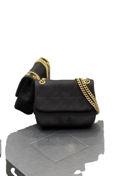 one shoulder bag crossbody bag imported cashmere knitted splicing inner sheepskin texture is used atmosphere
one shoulder bag crossbody bag imported cashmere knitted splicing inner sheepskin texture is used atmosphere