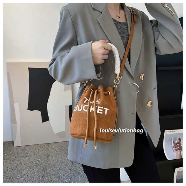 designer three-dimensional 2023 new bucket bag high beauty light luxury net red drawstring letter portable cross-body fashion trend versatil
designer three-dimensional 2023 new bucket bag high beauty light luxury net red drawstring letter portable cross-body fashion trend versatil