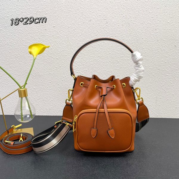 totes bucket bag string crossbody bags women handbag plain purse triangle hardware leather large capacity zipper fashion metal letters detac
totes bucket bag string crossbody bags women handbag plain purse triangle hardware leather large capacity zipper fashion metal letters detac