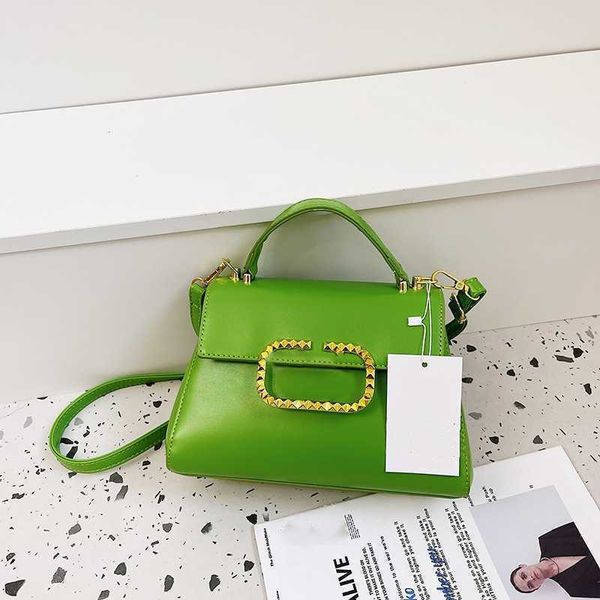 fashion handbag women's 2023 new simple large v tote bag purse high feeling candy color light luxury handheld one shoulder oblique body
fashion handbag women's 2023 new simple large v tote bag purse high feeling candy color light luxury handheld one shoulder oblique body