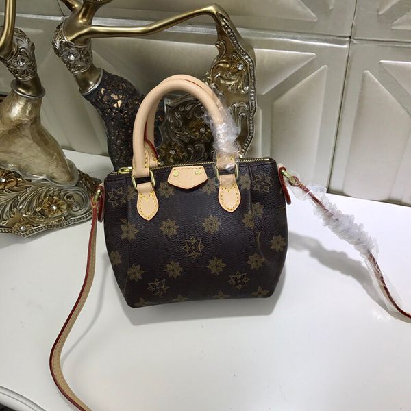 fashion shopping bag new mini pack one shoulder aslant handbags bags mobile phone bag wallet small size square shape
fashion shopping bag new mini pack one shoulder aslant handbags bags mobile phone bag wallet small size square shape