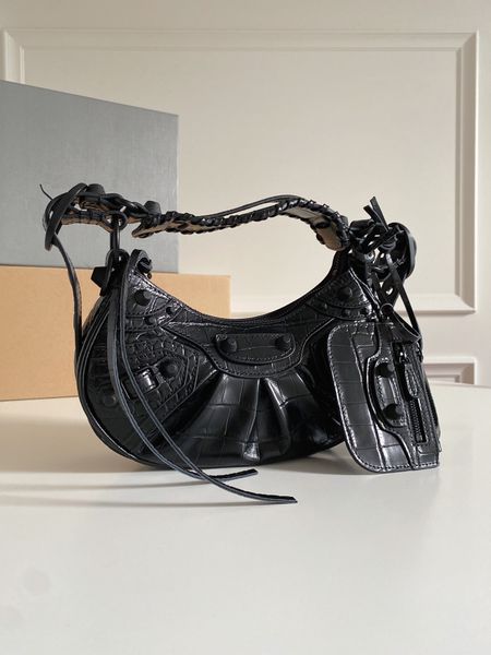 2023 new fashion women's one shoulder bag mirror quality dumpling le cagole locomotive love hanging decoration crocodile pattern classi
2023 new fashion women's one shoulder bag mirror quality dumpling le cagole locomotive love hanging decoration crocodile pattern classi