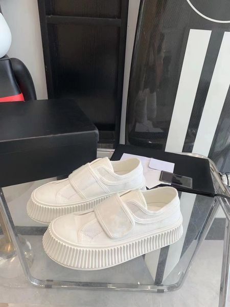 2023 fashion new vintage casual women's shoes canvas upper rubber anti-slip diamond outsole, Black
2023 fashion new vintage casual women's shoes canvas upper rubber anti-slip diamond outsole, Black