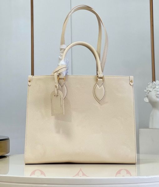 2023 shoulder bags the est gold coin tag of the season hobo hippie oil wax calfskin antique hardware tote bag large capacity
2023 shoulder bags the est gold coin tag of the season hobo hippie oil wax calfskin antique hardware tote bag large capacity