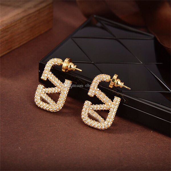 designer earring letter v logo stud earing luxury women fashion hoop jewelry metal valentinoity earring asffvcx, Golden;silver
designer earring letter v logo stud earing luxury women fashion hoop jewelry metal valentinoity earring asffvcx, Golden;silver