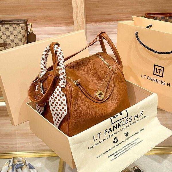 designer lindi new pillow bag fashion one-shoulder diagonal portable doctor hong kong 2023 new large-capacity doctor's
designer lindi new pillow bag fashion one-shoulder diagonal portable doctor hong kong 2023 new large-capacity doctor's