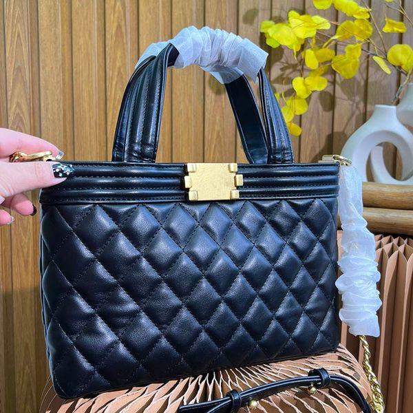 metal badges boy women crossbody tote bags outdoor large capacity matelasse chain quilted handle hardware suitcases purses designer woman ha
metal badges boy women crossbody tote bags outdoor large capacity matelasse chain quilted handle hardware suitcases purses designer woman ha
