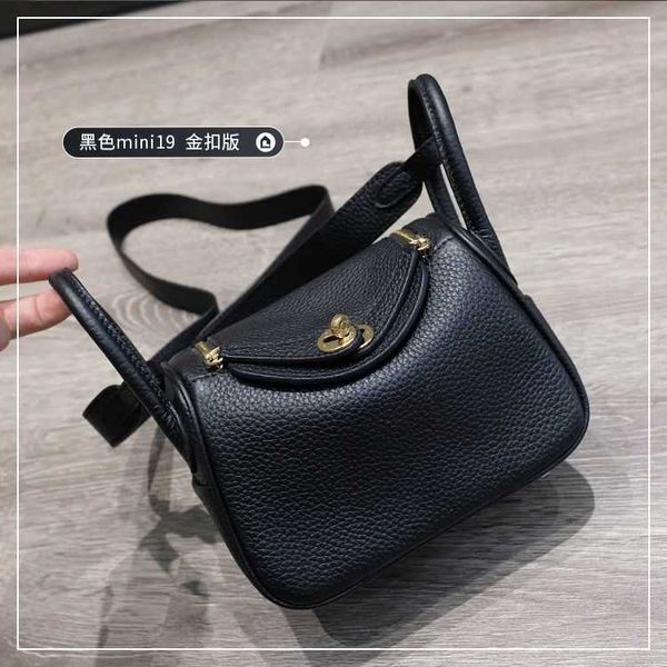 designer lindi new pillow bag fashion one-shoulder diagonal portable doctor 2023 new women's mini leather shoulder vers
designer lindi new pillow bag fashion one-shoulder diagonal portable doctor 2023 new women's mini leather shoulder vers