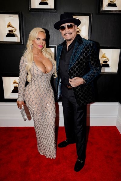 coco-austin wore a long-sleeved diamond-encrusted dress at the grammy awards in 2023., Black;pink
coco-austin wore a long-sleeved diamond-encrusted dress at the grammy awards in 2023., Black;pink
