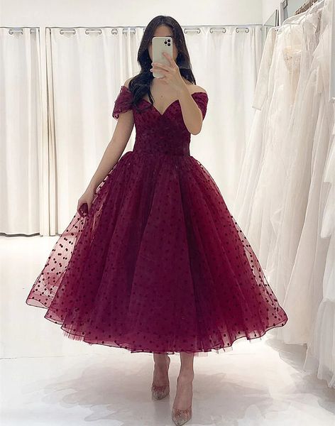 vintage tea length polka dot prom dresses a line off shoulder burgundy tulle special occasion gowns girls homecoming dress formal evening we, Black
vintage tea length polka dot prom dresses a line off shoulder burgundy tulle special occasion gowns girls homecoming dress formal evening we, Black