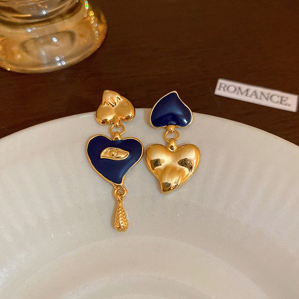 s3436 asymmetrical enamel love hearts dangle earrings for women s925 silver needle niche design stud earrings
s3436 asymmetrical enamel love hearts dangle earrings for women s925 silver needle niche design stud earrings