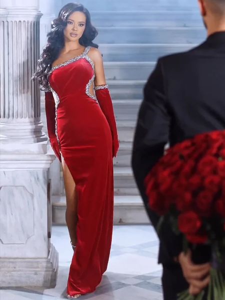 red one shoulder strap sequins mermaid evening dresses with split velet backless show waist prom gowns, Black;red
red one shoulder strap sequins mermaid evening dresses with split velet backless show waist prom gowns, Black;red