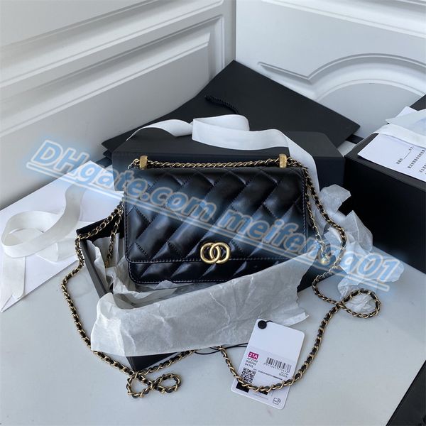 brand handbag shoulder bag strap handbag plaid wallet double-letter solid button cotton sheepskin plain pattern women's luxury handbag 
brand handbag shoulder bag strap handbag plaid wallet double-letter solid button cotton sheepskin plain pattern women's luxury handbag