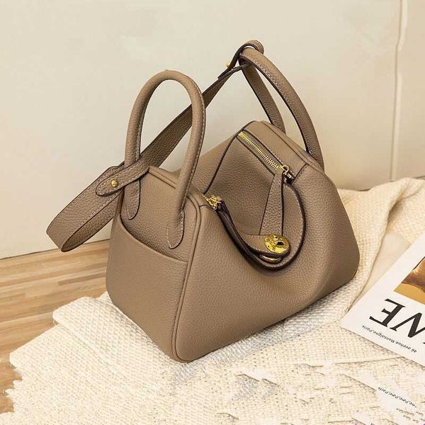 designer lindi new pillow bag fashion one-shoulder diagonal portable doctor lychee grain for women 2023 new leather sol
designer lindi new pillow bag fashion one-shoulder diagonal portable doctor lychee grain for women 2023 new leather sol