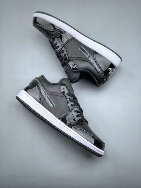 2023 classic basketball shoes jumpman 1 1s low all star triple black designer sneakers with boxes men women original quality
2023 classic basketball shoes jumpman 1 1s low all star triple black designer sneakers with boxes men women original quality