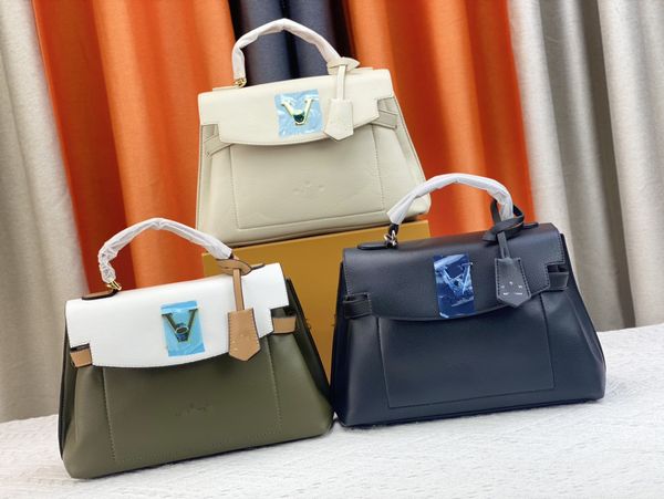 lockme ever bb shoulder bag handbag women tote chain bags purse wallet designer vintage flap bags keybell lock handbags m53937 m53950 m20797
lockme ever bb shoulder bag handbag women tote chain bags purse wallet designer vintage flap bags keybell lock handbags m53937 m53950 m20797