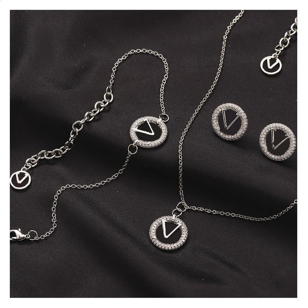 golden diamond pendant necklaces ear stud bracelets jewelry luxury designers letter v men's and women's couple necklaces 925silver, Silver
golden diamond pendant necklaces ear stud bracelets jewelry luxury designers letter v men's and women's couple necklaces 925silver, Silver