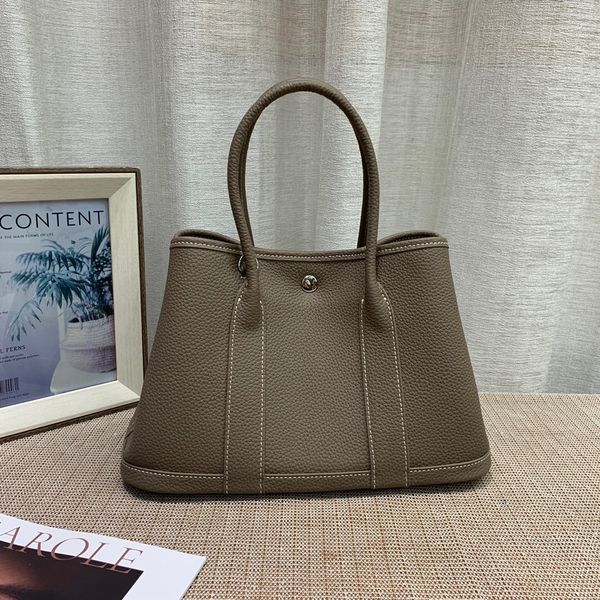 a garden party tote bag 10a shopping totes garden bag lady cowhide handbag fashion party shoulder designer high-capacity wallets touch essf
a garden party tote bag 10a shopping totes garden bag lady cowhide handbag fashion party shoulder designer high-capacity wallets touch essf
