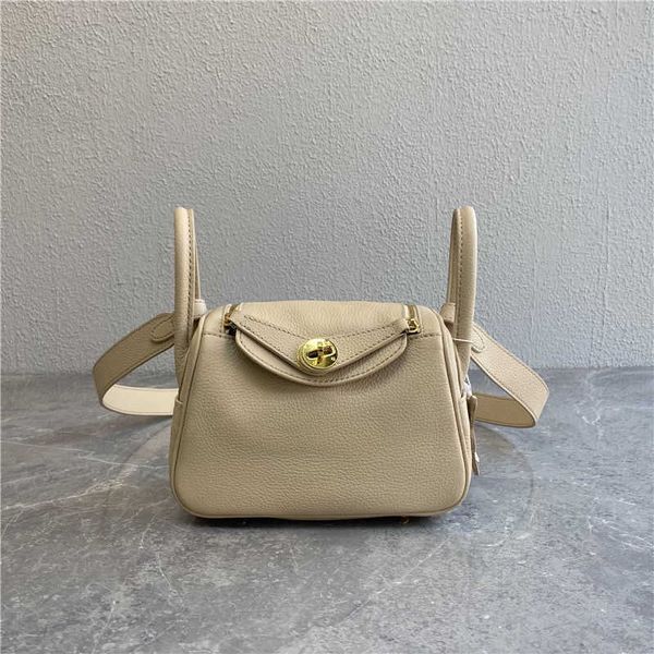 designer lindi new pillow bag fashion one-shoulder diagonal portable doctor cowhide on the first layer fashionable clas
designer lindi new pillow bag fashion one-shoulder diagonal portable doctor cowhide on the first layer fashionable clas