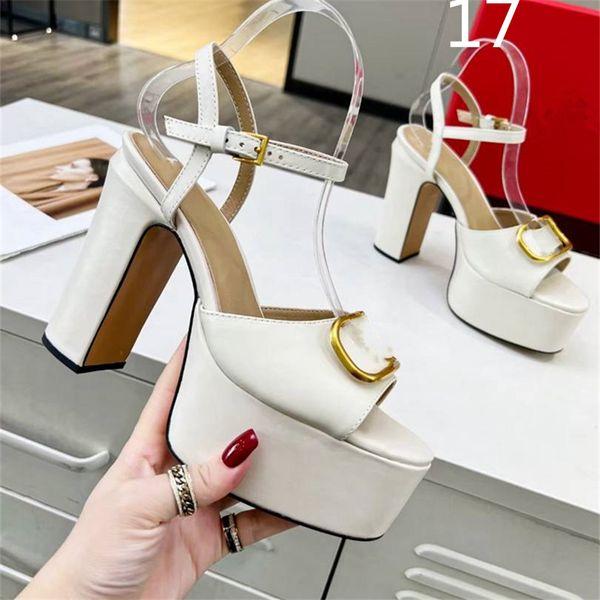 fashion sandals the latest style comfortable soft men and women flat bottom letter summer casual valentinolies slippers 04-03, Black
fashion sandals the latest style comfortable soft men and women flat bottom letter summer casual valentinolies slippers 04-03, Black