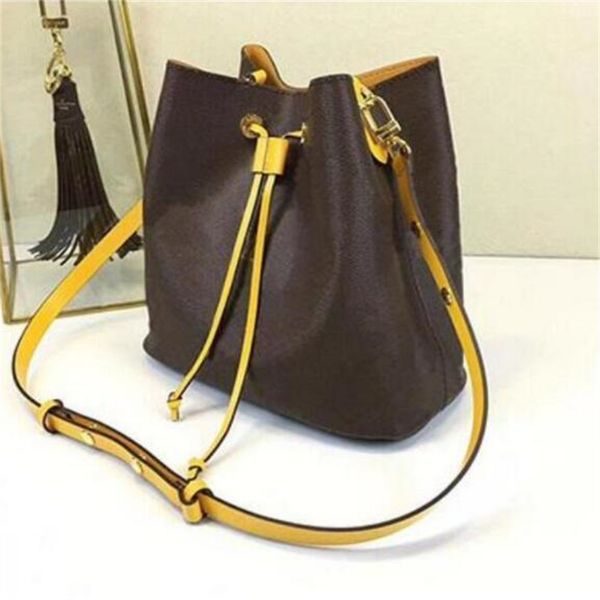designer tote classic quality women leather shoulder bag designers handbags purse female messenger bag tote crossbody bags
designer tote classic quality women leather shoulder bag designers handbags purse female messenger bag tote crossbody bags