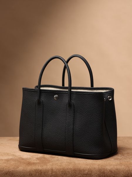 a garden party tote bag lady fashion shopping totes party shoulder bag designer cowhide handbag highcapacity wallets genuine leather classic
a garden party tote bag lady fashion shopping totes party shoulder bag designer cowhide handbag highcapacity wallets genuine leather classic