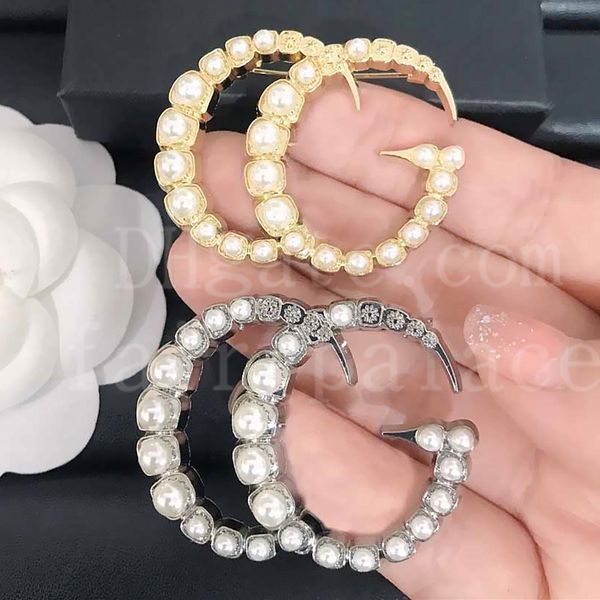 designer men women pins pearl brooches gold silver letter brooch temperament trend coat suit accessories female high-quality fast delivery, Gray
designer men women pins pearl brooches gold silver letter brooch temperament trend coat suit accessories female high-quality fast delivery, Gray