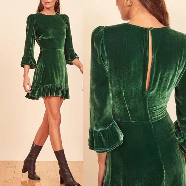 work dresses 2022 spring and autumn new european-style solid color velvet slim-fit lotus leaf edge long-sleeved short jumpsuit, White;black
work dresses 2022 spring and autumn new european-style solid color velvet slim-fit lotus leaf edge long-sleeved short jumpsuit, White;black