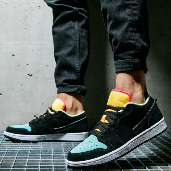 men women designer basketball shoes classic 1s 1 low black aurora green laser orange outdoor ck3022-013 sneakers, Red;white
men women designer basketball shoes classic 1s 1 low black aurora green laser orange outdoor ck3022-013 sneakers, Red;white