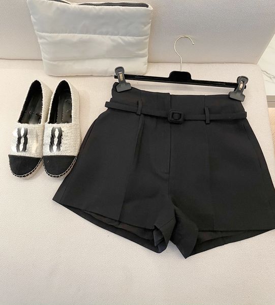 booty shorts for women 100%wool fabric black colour with belt accessories, White;black
booty shorts for women 100%wool fabric black colour with belt accessories, White;black