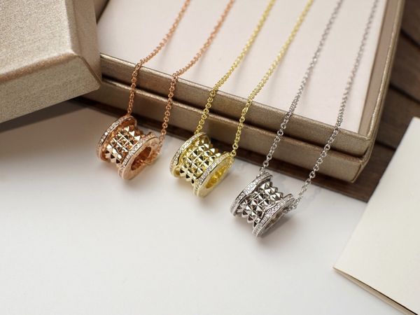 2023 handmade jewelry luxury fashion designer wearable for men and women gold silver rose gold three colors are available no box
2023 handmade jewelry luxury fashion designer wearable for men and women gold silver rose gold three colors are available no box
