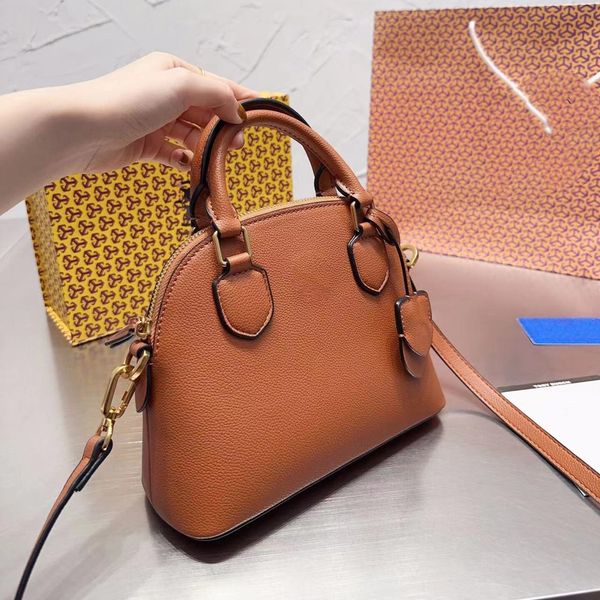 designer tote bags original style quality genuine leather v lock presbyopia totes palladium decoration postman bag portable female handbag s
designer tote bags original style quality genuine leather v lock presbyopia totes palladium decoration postman bag portable female handbag s