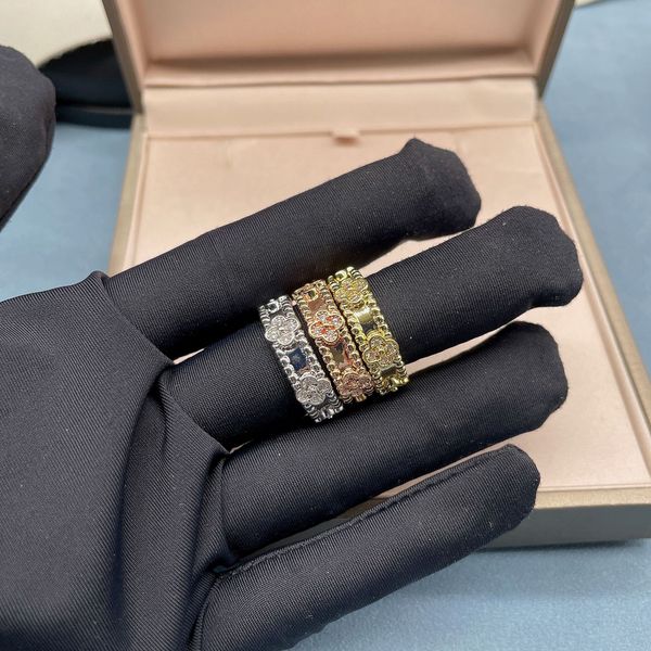 luxury designer v gold titanium steel silver diamond love ring men and women lovers diamond ring fashion lovers ring gift
luxury designer v gold titanium steel silver diamond love ring men and women lovers diamond ring fashion lovers ring gift