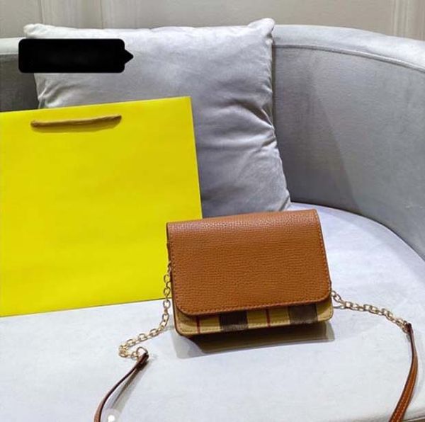 classic canvas shoulder bag womens cross-body handbag cow leather material with metal chain can be used for shoulder or cross-body
classic canvas shoulder bag womens cross-body handbag cow leather material with metal chain can be used for shoulder or cross-body