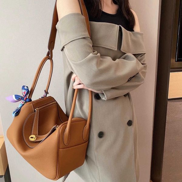 designer lindi new pillow bag fashion one-shoulder diagonal portable doctor 2023 new real leather for women doctor's ca
designer lindi new pillow bag fashion one-shoulder diagonal portable doctor 2023 new real leather for women doctor's ca