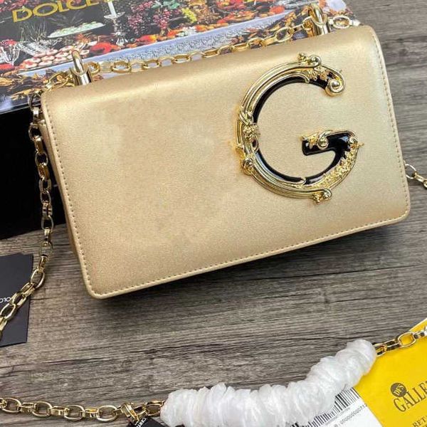 2023 factory 60%off small square bags letter classic messenger shoulder handbags trend women's bag velvet leather chain handbag
2023 factory 60%off small square bags letter classic messenger shoulder handbags trend women's bag velvet leather chain handbag
