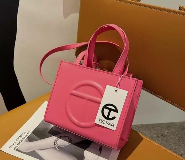 2022 women pu leather shoulder crossbody bags luxury designer small purses mini tote clutch strap te001, Black;red
2022 women pu leather shoulder crossbody bags luxury designer small purses mini tote clutch strap te001, Black;red